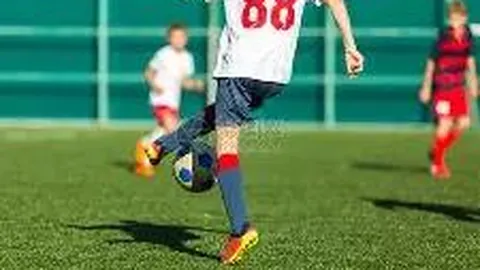 “皇马巴萨争霸战，龙赛罗预测王者归属；西蒙尼领球队再尝四大皆空苦果”