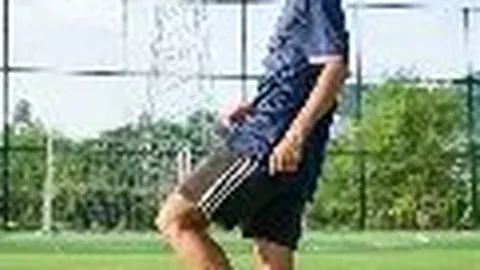 杰林威遭约基奇内线强攻，上篮得手精彩纷呈